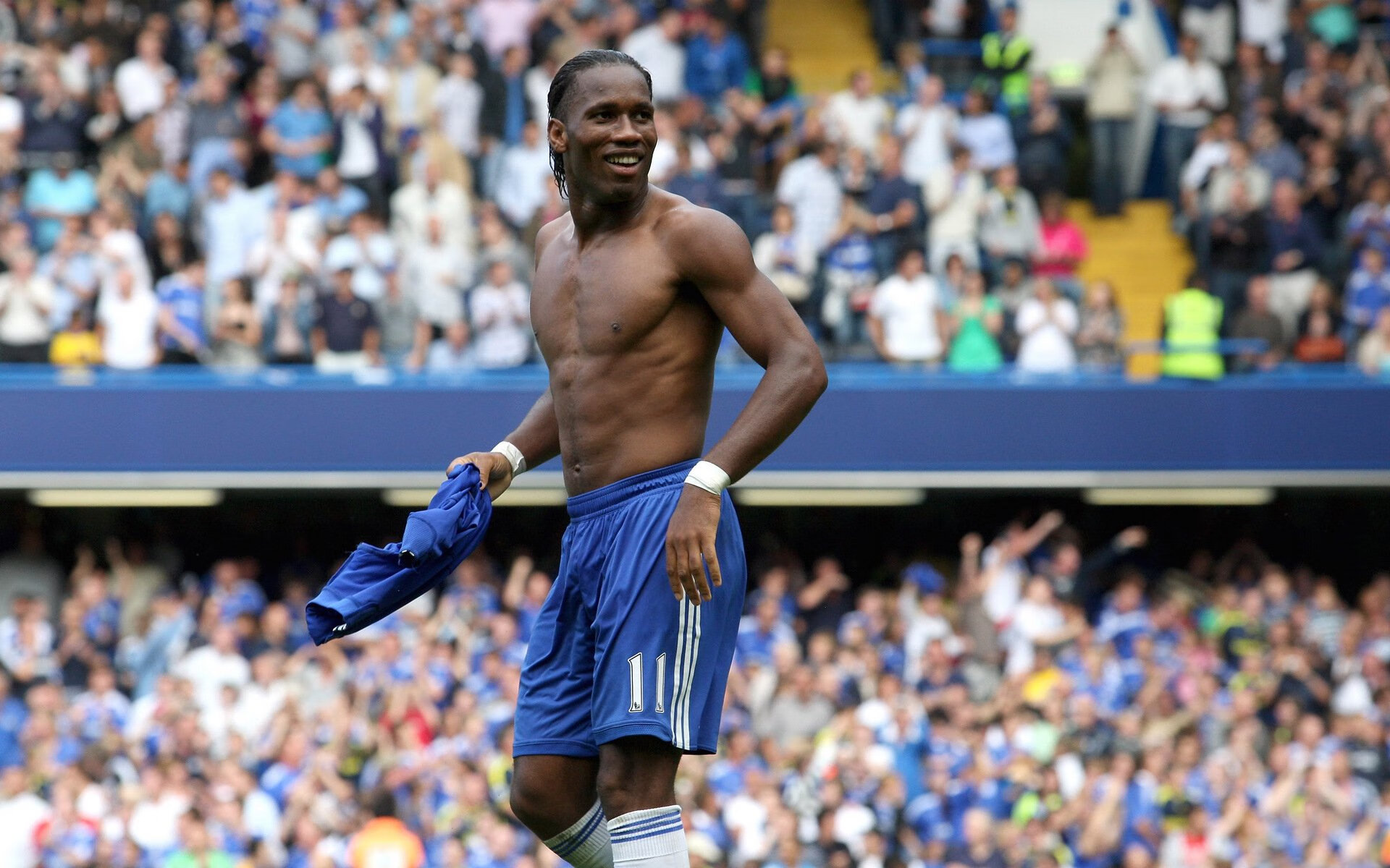 自由泳赛场张雨霏表现亮眼，张雨霏自由泳金牌