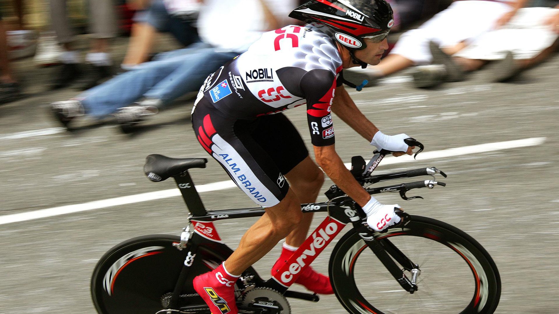 球员赛后对球队未来目标表态引发热议，球员规划